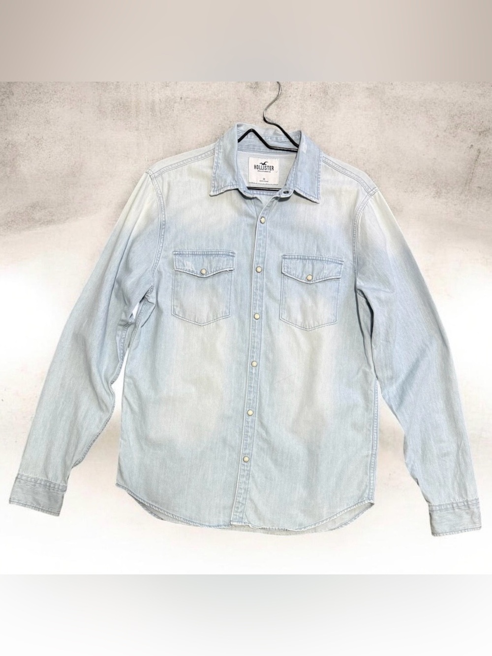 Hollister light blue faded denim long-sleeve Men’s button down shirt M